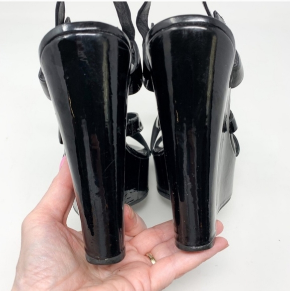 Vera Wang black wedges - Picture 2 of 7